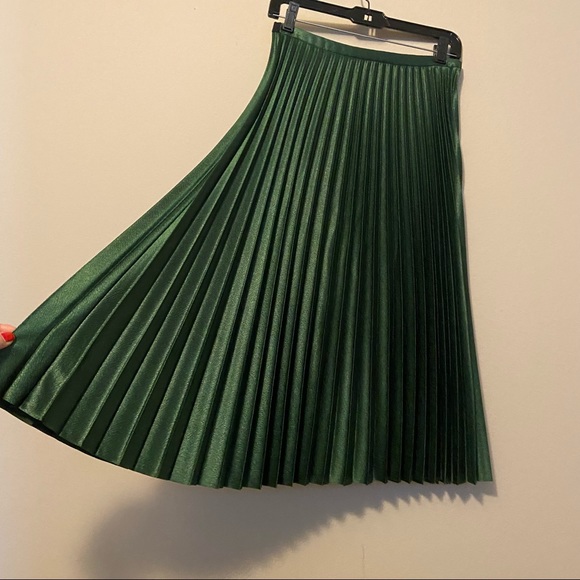 Zara Dresses & Skirts - Zara Pleated Metallic Green Midi Skirt